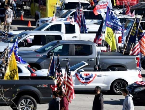 trump rose bowl parade