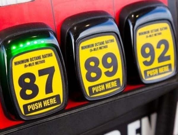 The average price of a gallon of regular unleaded gas in Florida dipped 6 cents during the past week as demand slowed after Fourth of July travel. 