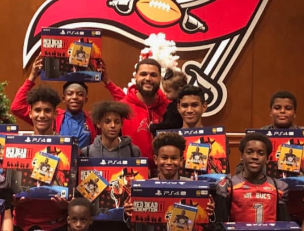 Mike Evans Tampa Bay Buccaneers, The Walter Payton NFL Man of the Year Award presented by Nationwide Charity Challenge further celebrates and encourages fan support of the 32 Man of the Year nominees. Fans are encouraged to post on Twitter using #WPMOYChallenge followed by the nominee's last name and/or his Twitter handle between December 7th and January 17th.