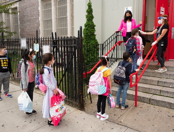 The U.S.’ largest public school district will implement a “test to stay” strategy, Mayor Bill de Blasio announced Tuesday.