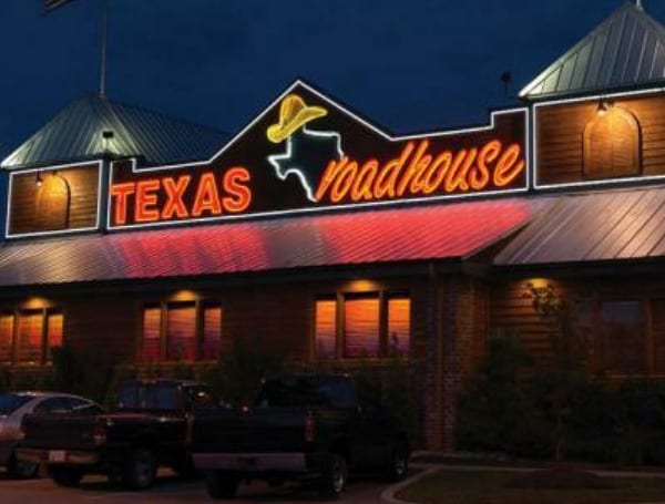 An off-duty sheriff's deputy jumped into action on Wednesday when a woman at Texas Roadhouse began choking.