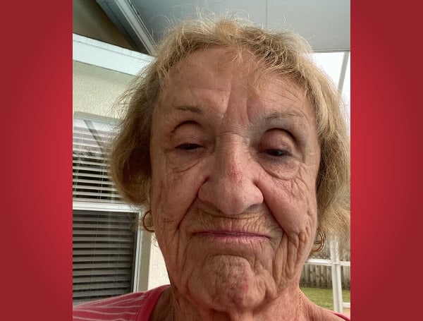 Pasco Sheriff's deputies are currently searching for Nancy Carpenter, a missing/endangered 82-year-old. Carpenter is 5'2"...