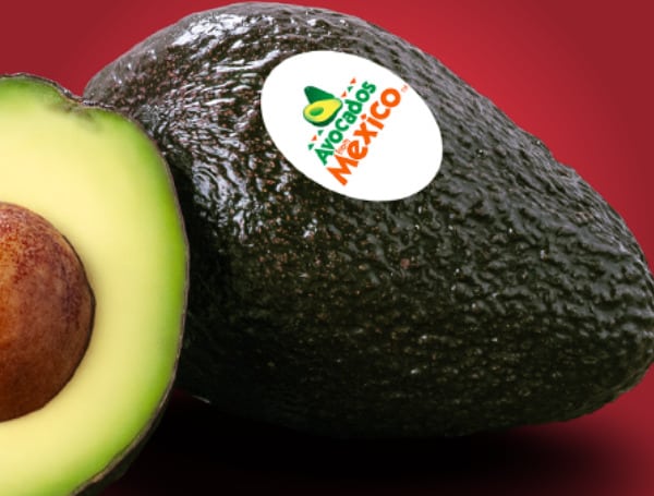 The U.S. government suspended all imports of Mexican avocados Saturday after a U.S. plant safety inspector received a threatening message in Mexico, the Associated Press reported.