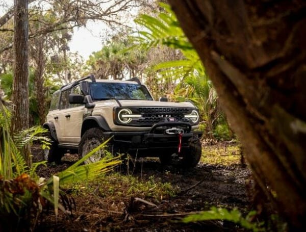 For off-roaders looking to go further off the grid, Ford today is debuting the new 2022 Ford Bronco® Everglades™ special edition – an SUV born to breathe when the air gets thick and designed to press on when the trail turns others around.