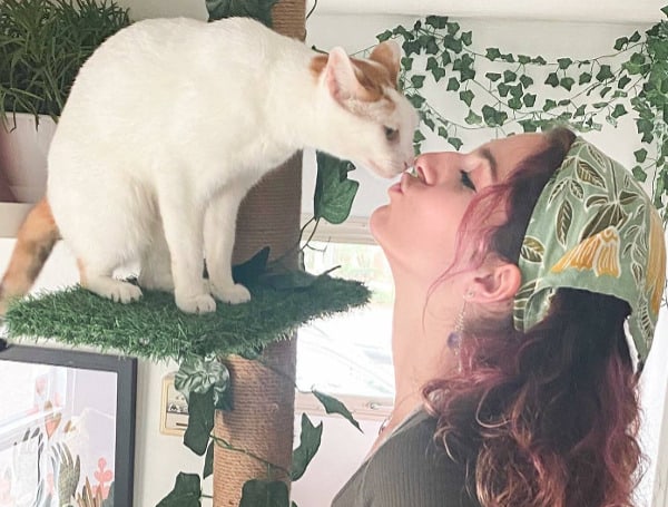 Janette Deloach, the owner of Botany Cats, based out of Lakeland, Florida, is a cat enthusiast, plant hobbyist, and first-time small business owner.