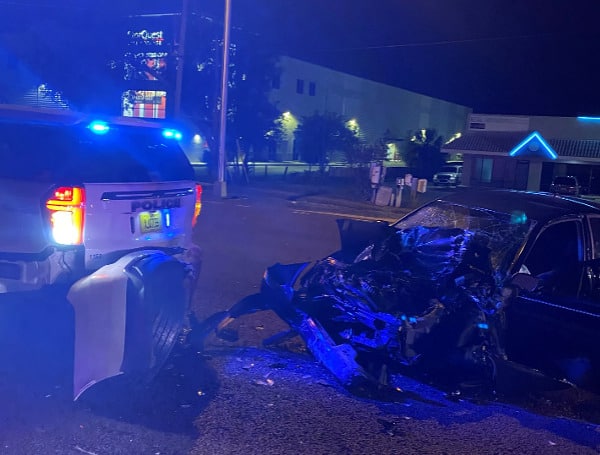 A 24-year-old Tampa woman was killed in a crash that happened around 2:16 am on Tuesday on US-19 in Pinellas County.