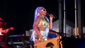 7675745 mary j blige performing at flo 300x168 1