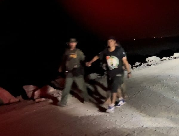 Migrants who evaded Border Patrol after crossing the border into San Luis, AZ are apprehended Jennie Taer//Daily Caller News Foundation