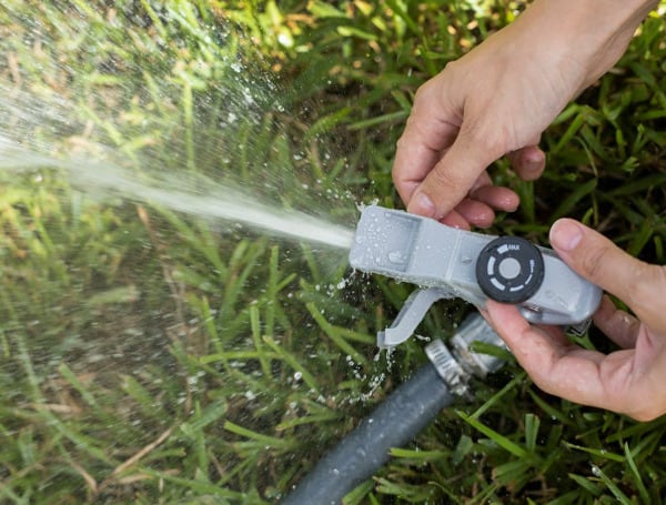 Norms beat knowledge when it comes to irrigating homeowners’ lawns, new University of Florida research shows.