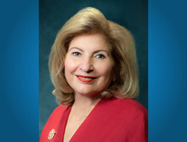A political committee tied to state Sen. Janet Cruz, D-Tampa, raised $139,250 last week as she tries to fend off a challenge in the Nov. 8 election from Republican Jay Collins, according to a newly filed finance report. 