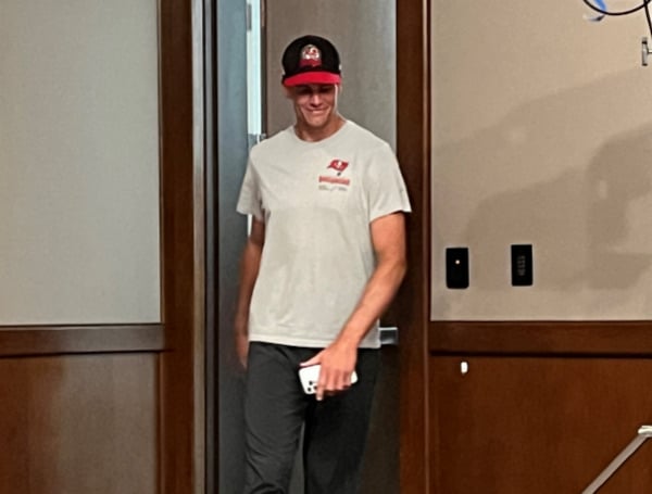 Bucs Tom Brady And Teammates Helping Each Other Feel Better