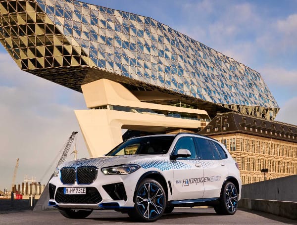 BMW Group brings hydrogen cars to the road: BMW iX5 Hydrogen pilot fleet launches.