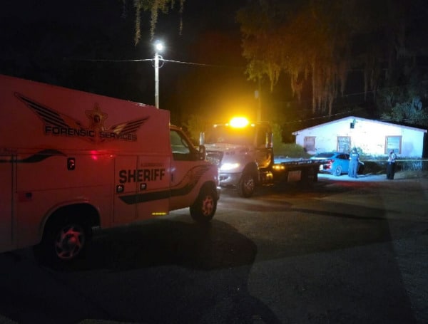 2 Teens Arrested In Connection To Thonotosassa Murder 1 HILLSBOROUGH COUNTY, Fla. - Hillsborough County Sheriff's Office Detectives are investigating a homicide in the Thonotosassa area.