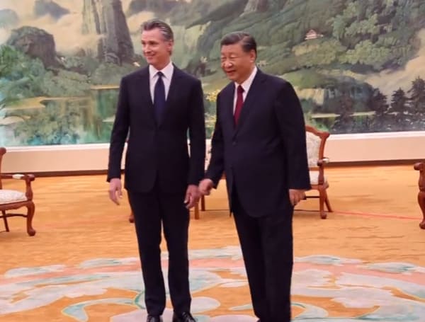 California Gov. Gavin Newsom met with President Xi Jinping and Chinese Communist Party (CCP) officials in Beijing on Wednesday in a bid to establish stronger ties to combat climate change.