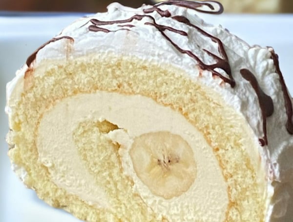 A homemade cake roll made with vanilla pudding cream and fresh bananas is a delightful and indulgent dessert that combines the lightness of sponge cake with the richness of creamy vanilla pudding and the natural sweetness of ripe bananas.