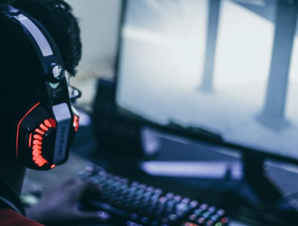 Breaking The Virtual Barrier: How Live Streaming Transforms Gaming Engagement