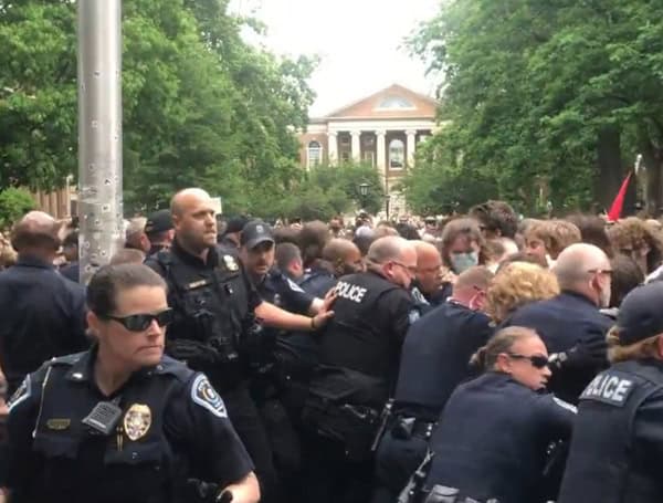 Photo: The University Of North Carolina Protest (Bryan Anderson, X)